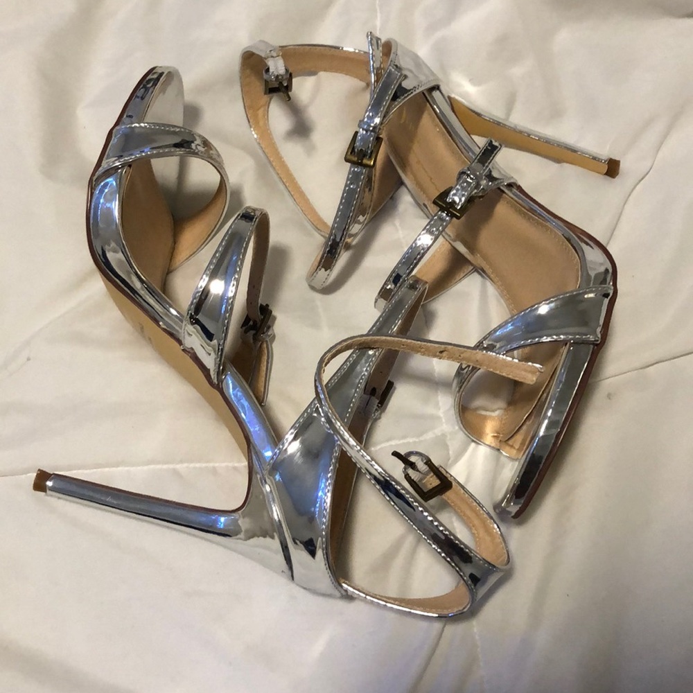 SIZE 10 SILVER SANDALS